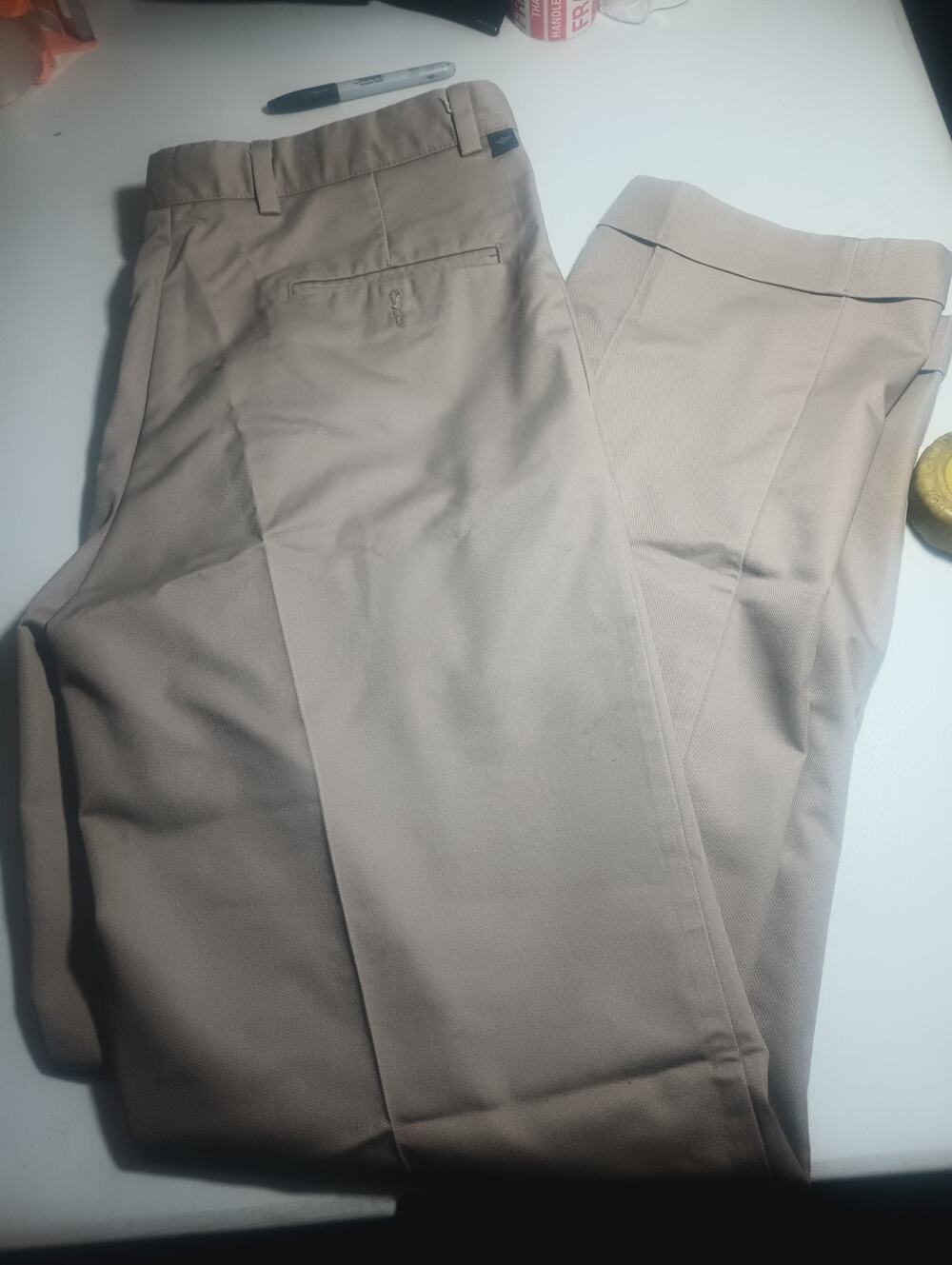 dockers men's relaxed fit comfort khaki pants Size W33/L34
